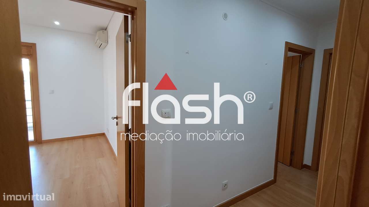 Apartamento T3 com 4 parqueamentos em Odivelas-14