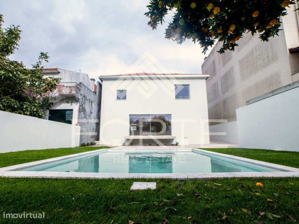 T3 com Piscina em Plena Cidade de São João da Madeira-1