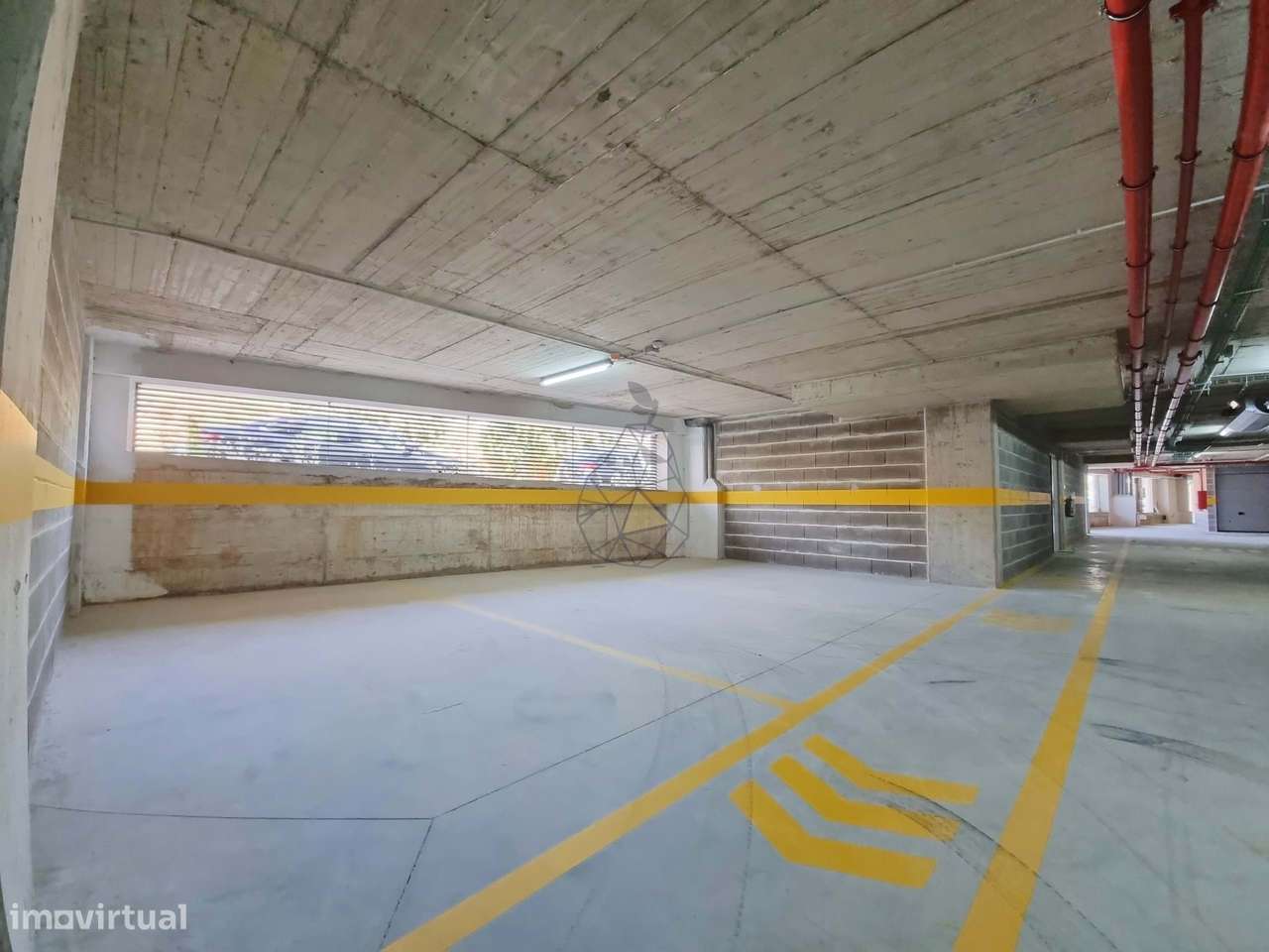 Garagens Box à Venda em Portimão — de 16 m² a 28 m², entre a estação d - Grande imagem: 1/32