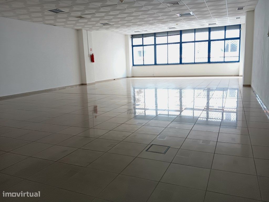 Arrendamento de Escritório 168m2 na Alameda António Sérgio - Grande imagem: 1/12