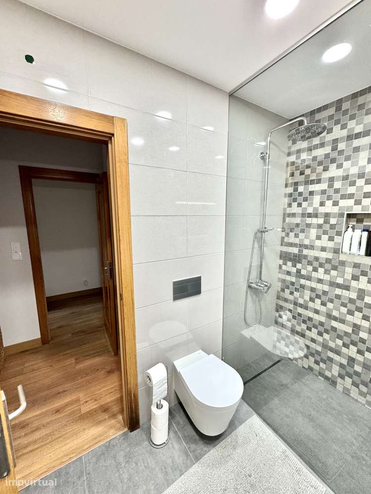 Magnífico T4 Duplex no Forte da Casa-13