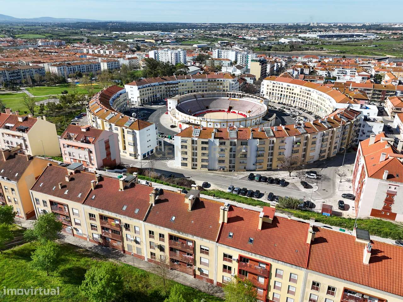Apartamento T2 com Parqueamento no Centro da Moita — A 30 Minutos de L-20