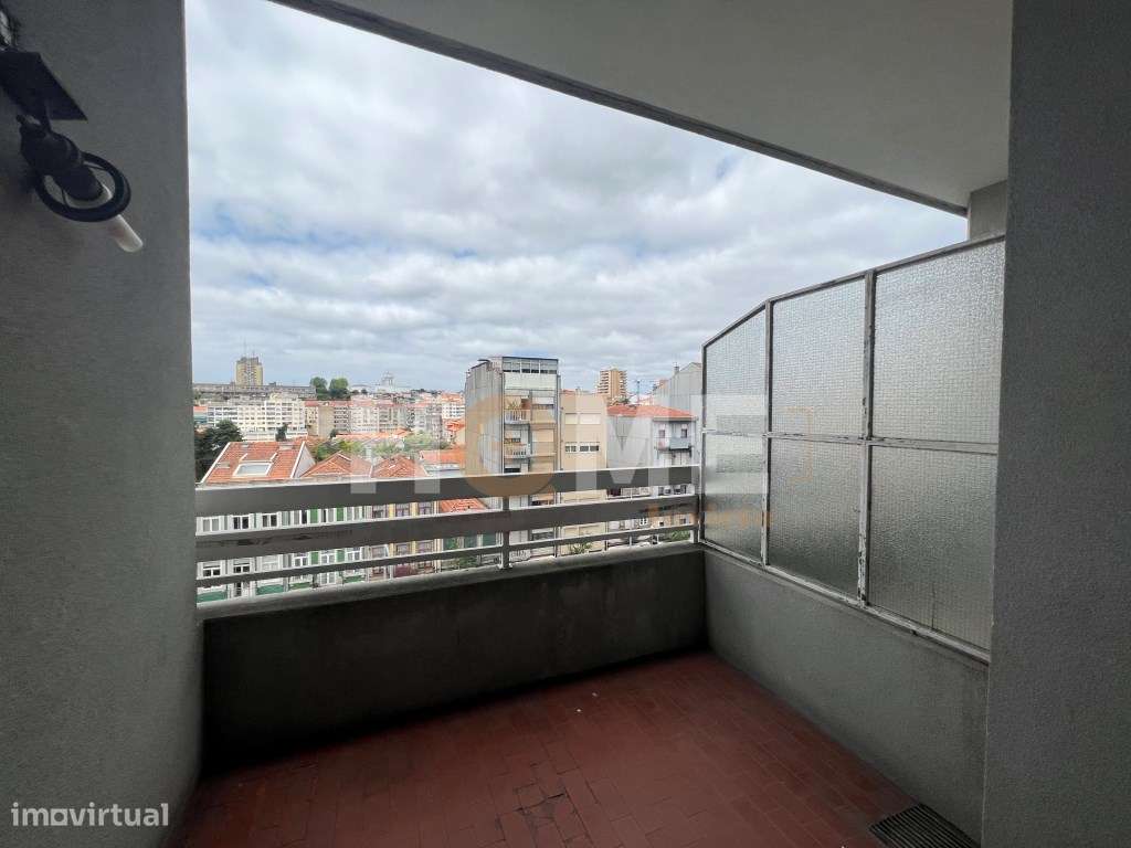 Apartamento T3+1, com varanda à Av. Fernão de Magalhães- Bonfim- Porto-43
