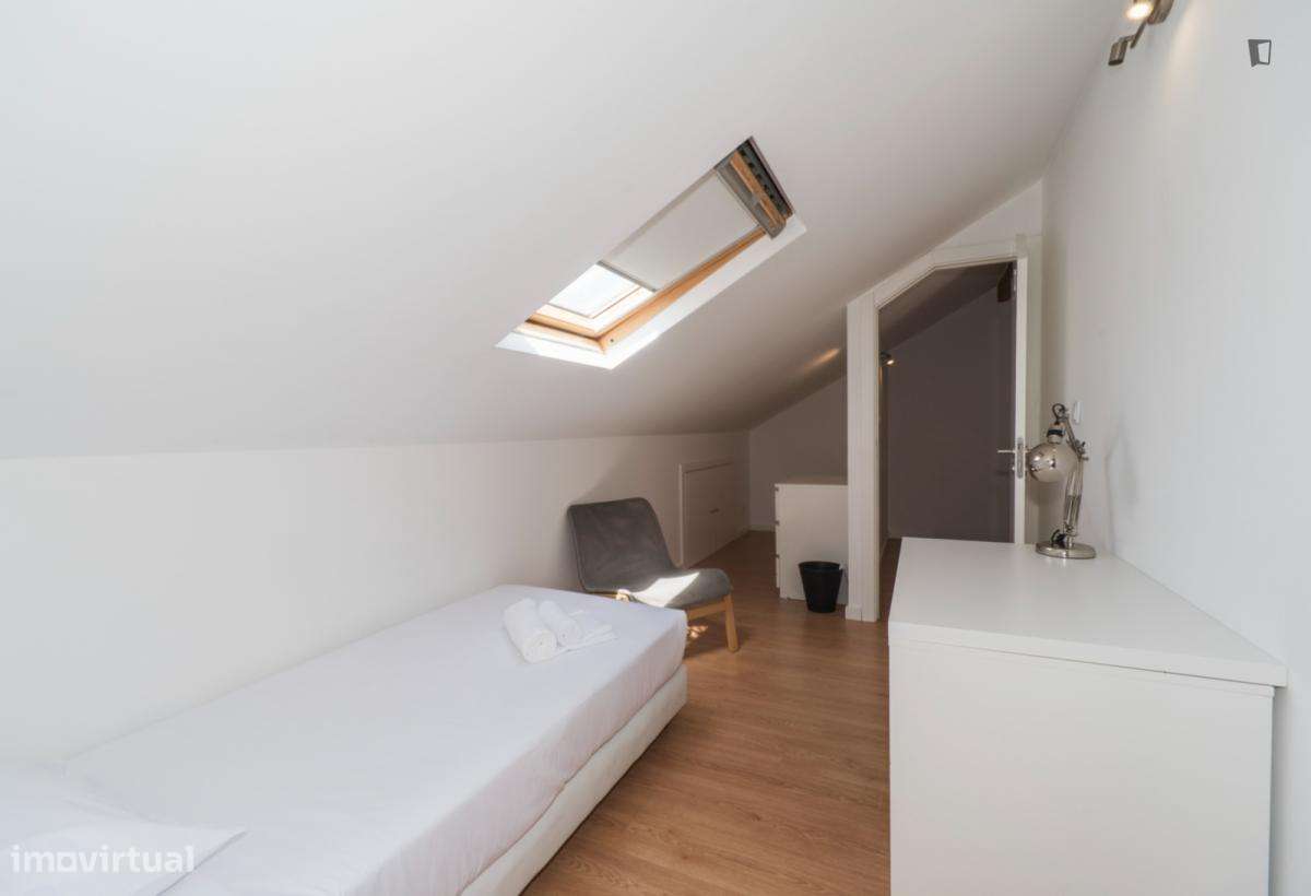 Quarto - localizado em Sete Rios Lisbon - Grande imagem: 5/6