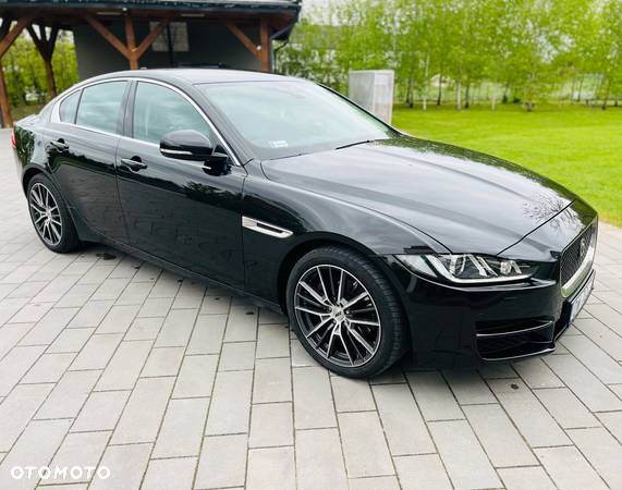 Jaguar XE 2.0 D Prestige - 5