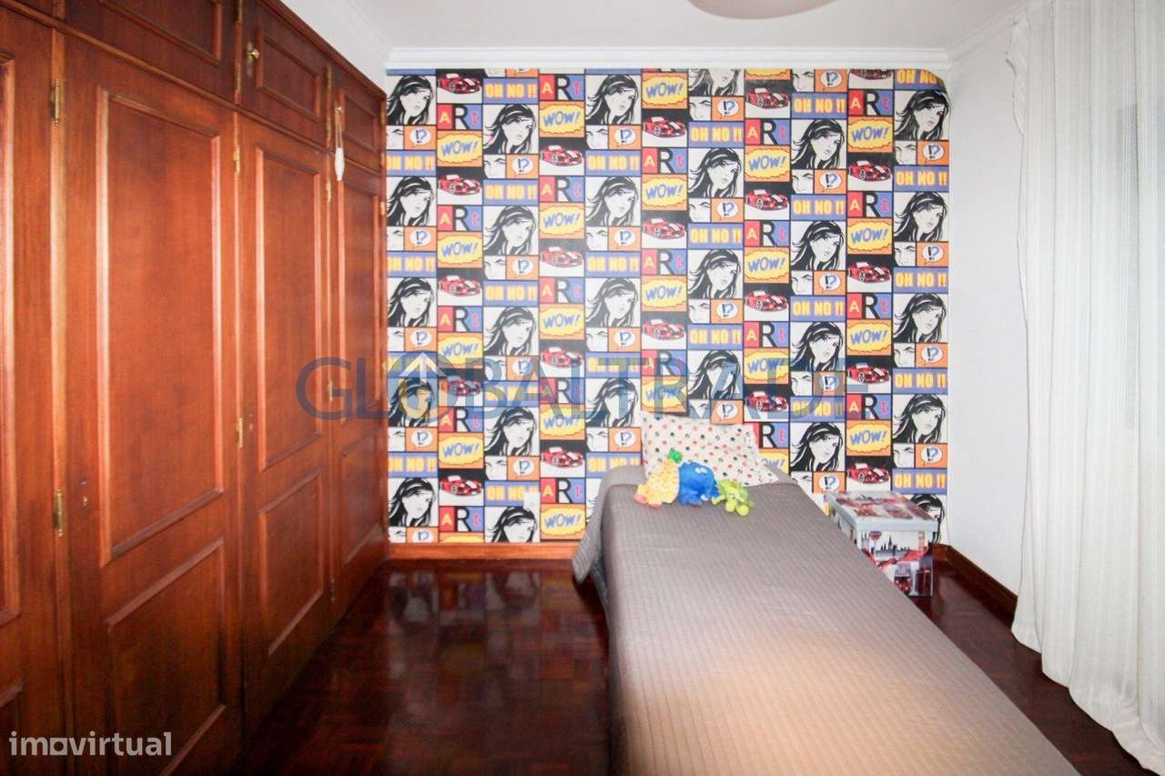 Moradia T4 com terraço e jardim em Alfena-28