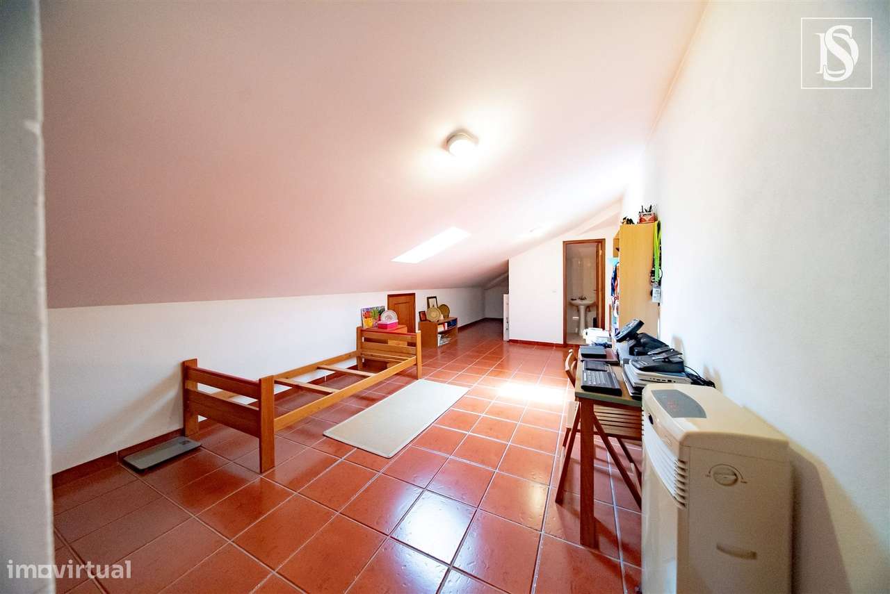 Apartamento T4 c/ Garagem-31