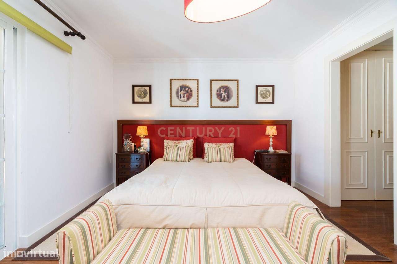 Moradia Isolada T6 com Garagem e Piscina Coberta na Quinta da Beloura-20