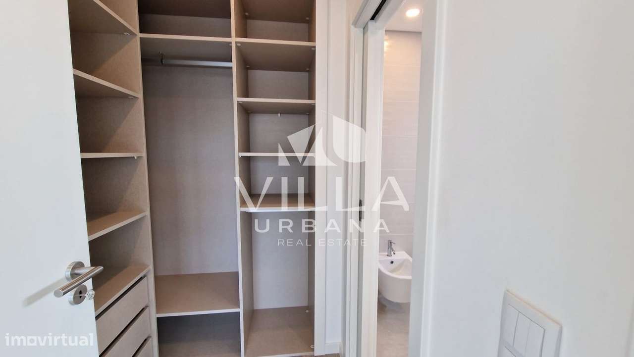 Moradia T3+1 no Centro da Charneca da Caparica-17