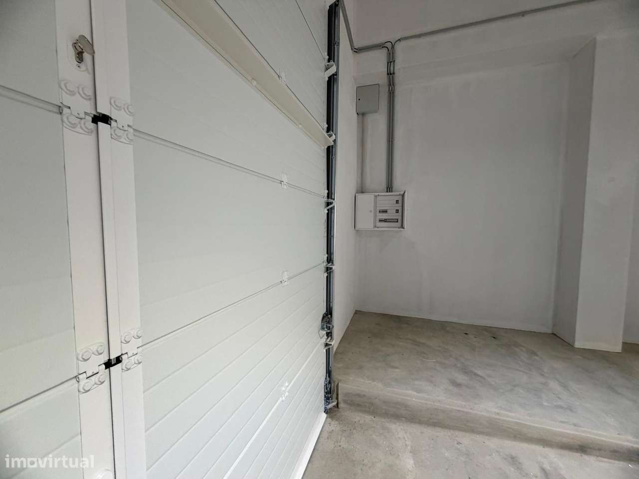 Armazém Totalmente Remodelado na Baixa da Banheira-5