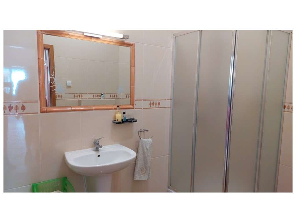 Moradia térrea, individual T4 com piscina e jacuzzi, zona Coimbrão-21