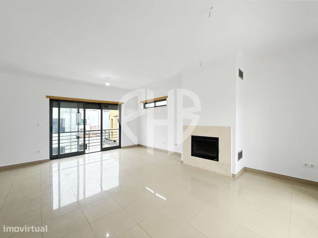 Exclusiva Moradia T5 de Arquitetura Contemporânea em Almada - Feijó-38