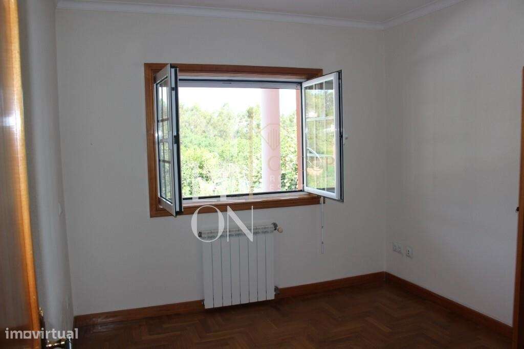 Moradia T4 com garagem-18