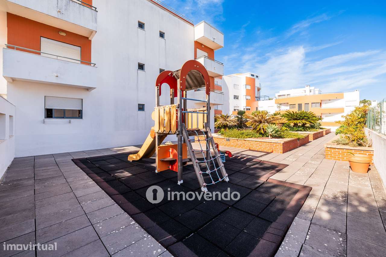 Apartamento T2 com garagem em condomínio com jardim, Paço de Arcos-33