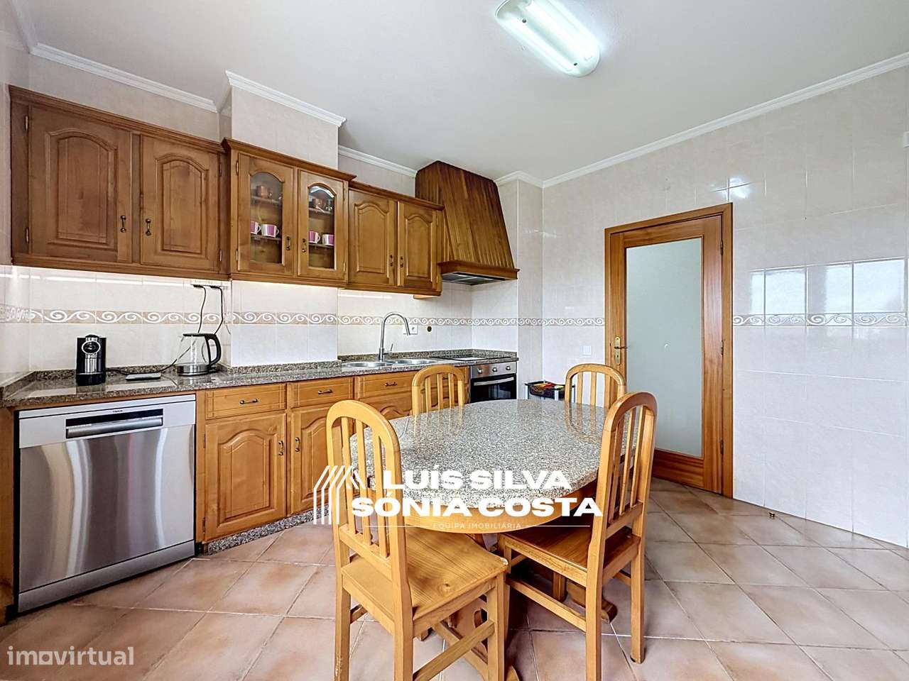 Apartamento T2 c/ Garagem, Arrumos, Varandas & Elevador –...-6
