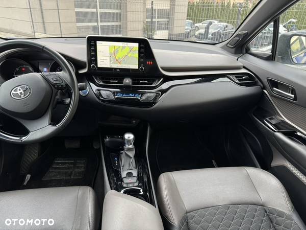 Toyota C-HR Hybrid Style Selection - 17