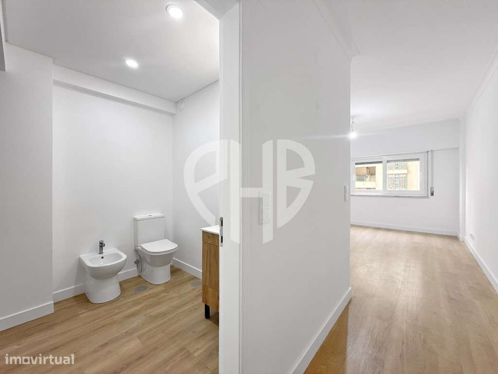 Apartamento T3 Totalmente Remodelado // Estrada da Luz-24