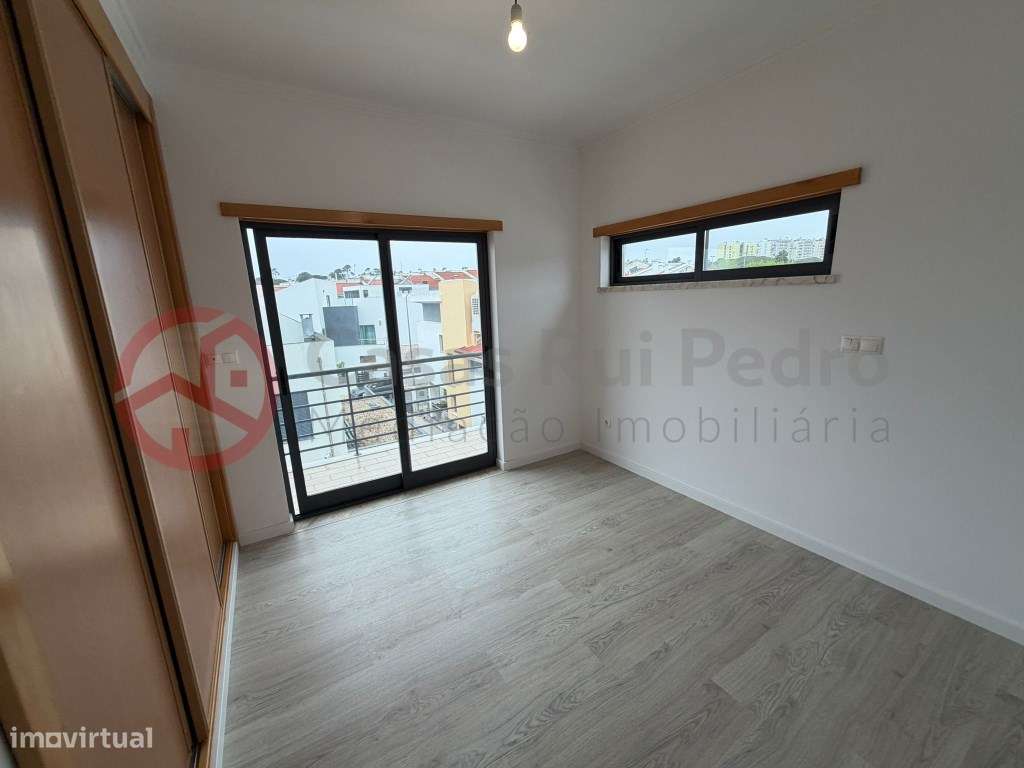 Moradia T5 remodelada no Feijó, Almada-45