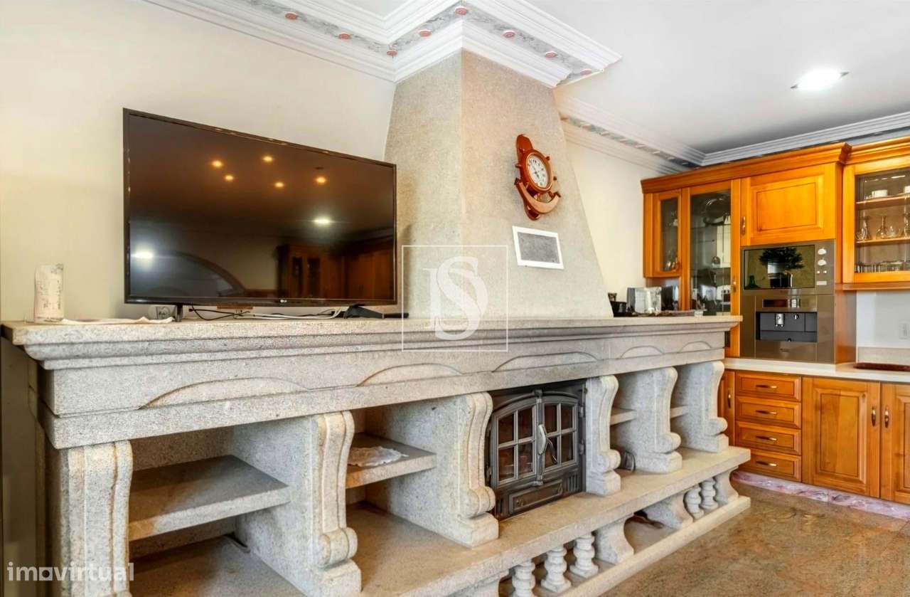 Moradia Independente T6 com 6 suítes e Piscina-7