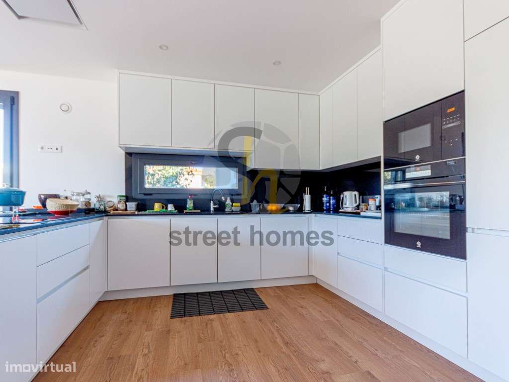 Exclusividade e Design: Moradia Contemporânea com Piscina no Coraçã...-26