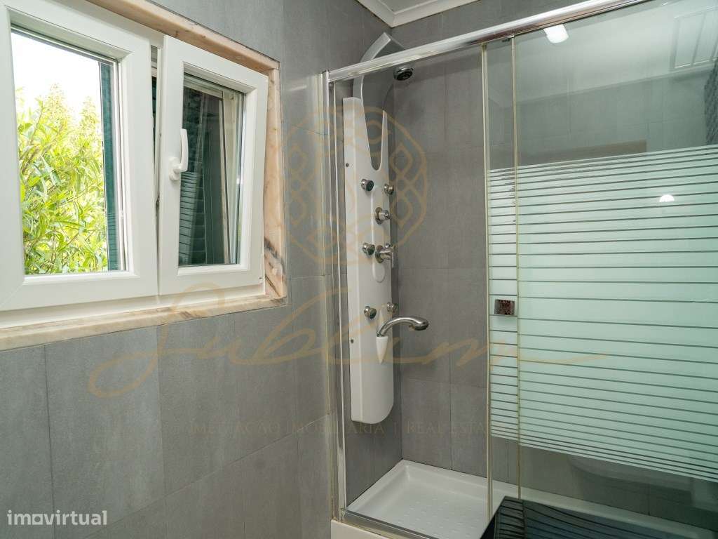 Moradia Isolada com 6 Assoalhadas , Piscina , Garagem Perto das Praias-18