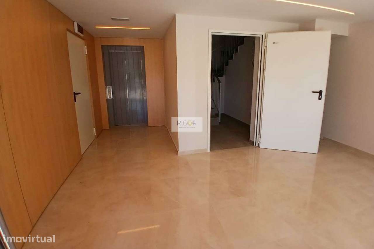 Apartamento T3 novo com varanda à Santa Rita, pronto a habitar-21