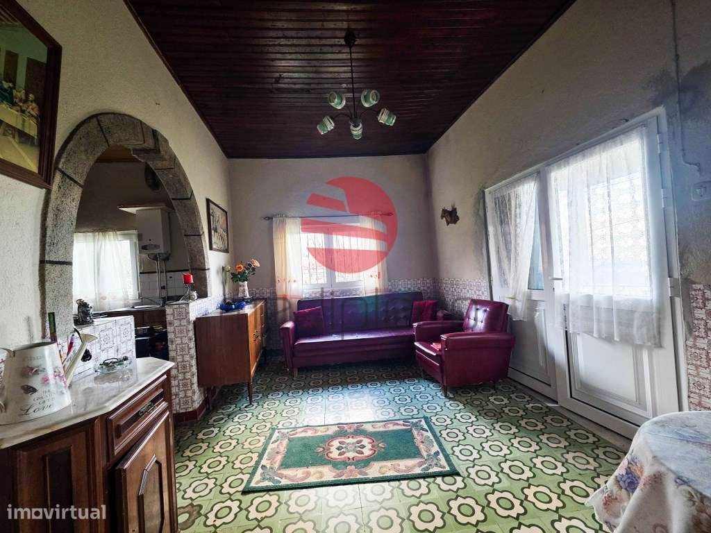 MORADIA T8 C/ LOGRADOURO, COMÉRCIO E TERENO-8