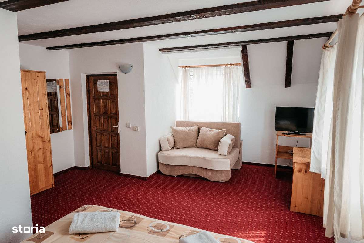 Proprietate deosebita,la cheie, cascada, lac de pesti in curte,C Carta-9