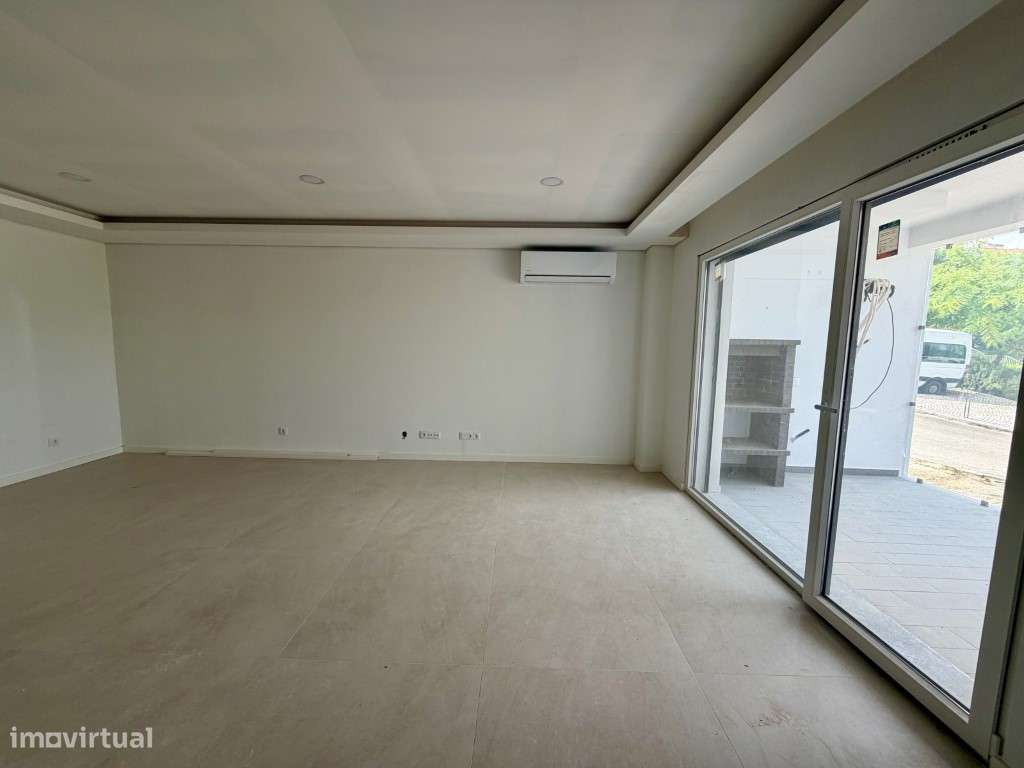 Apartamento a venda em Palmela, com Parqueamento e Terraço-5
