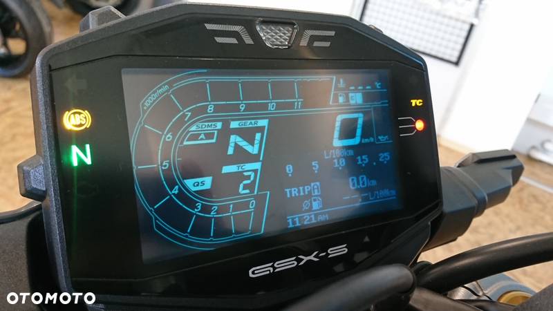 Suzuki GSX - 13