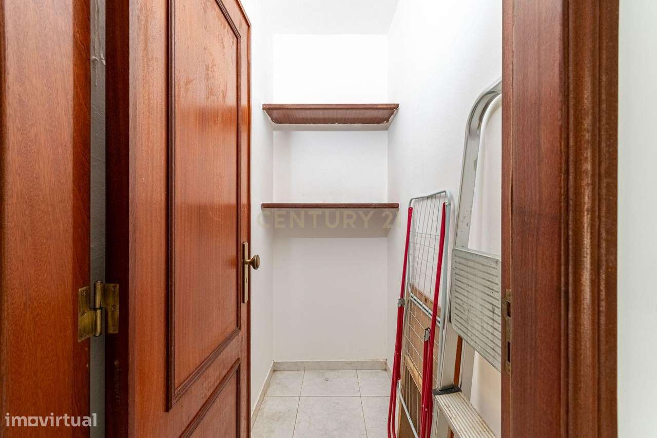 T1 COM EXCELENTE POTENCIAL PARA TRANSFORMAR EM T2  MEM-MARTINS-8