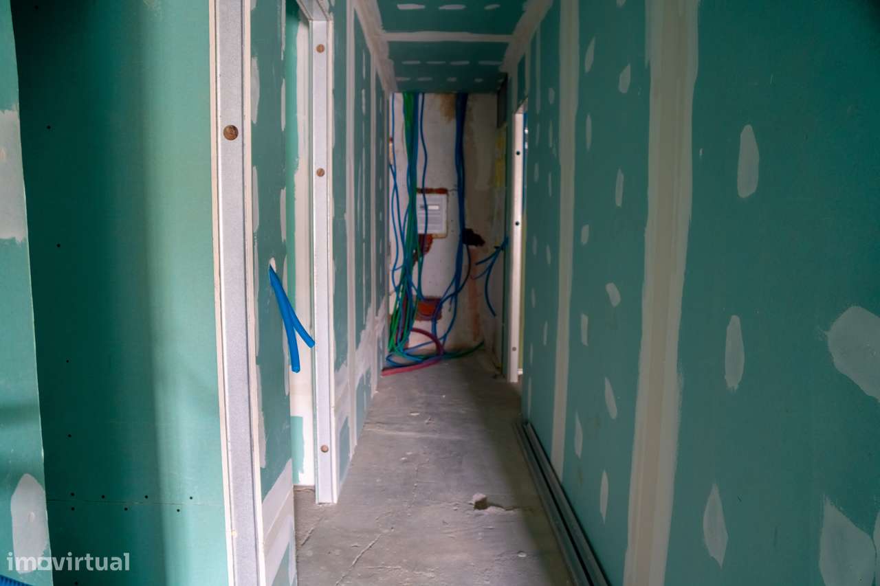 Moradia Remodelada T5 na Quinta do Conde – Pronta a Habitar!-23