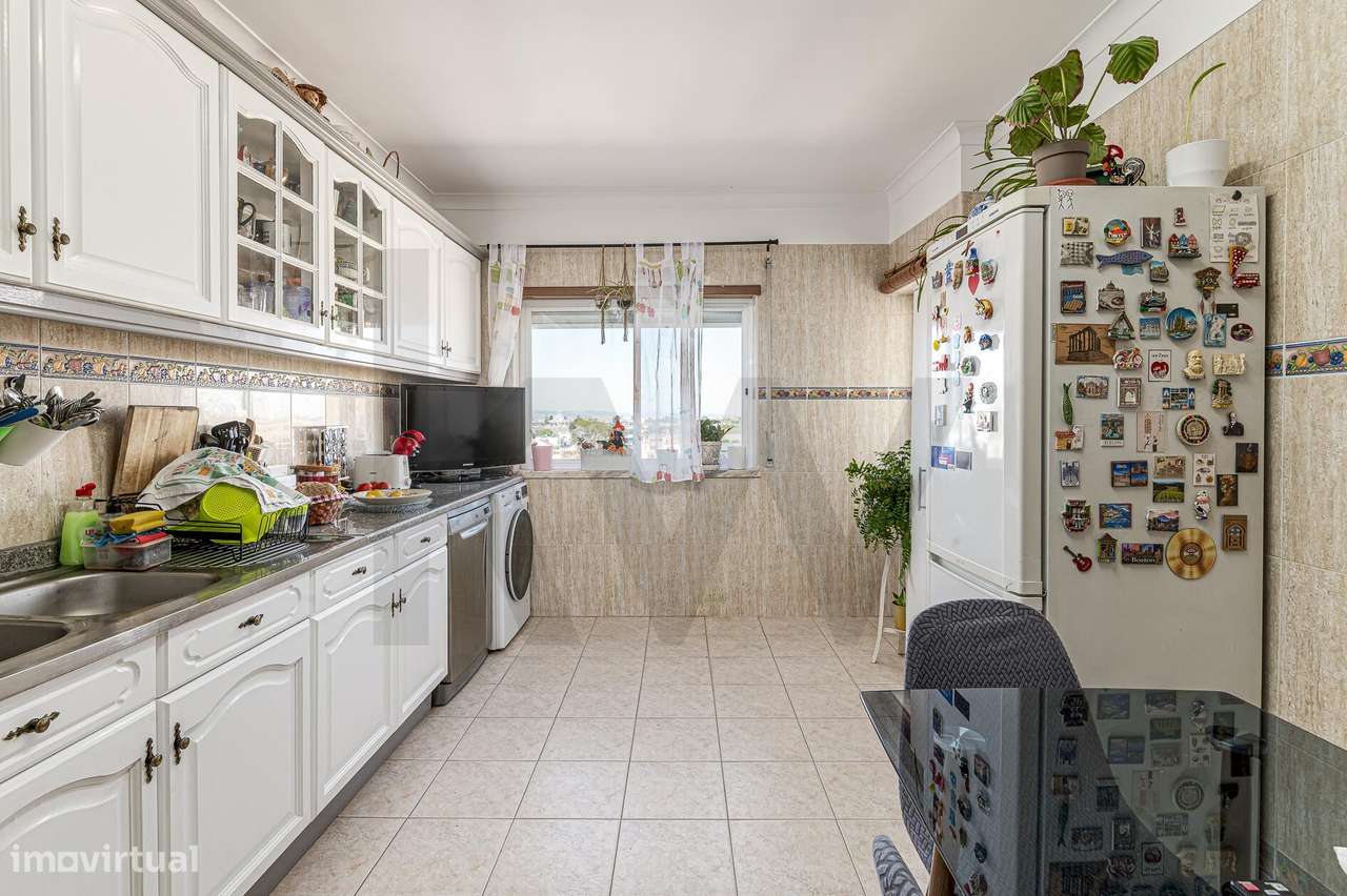 Apartamento T3 com elevador e vista desafogada, Urbanização do Moinho,-15