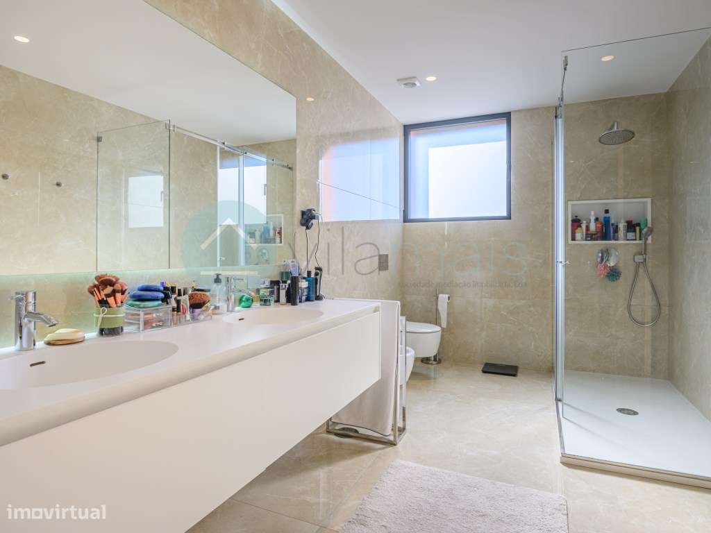 Excelente Moradia V4 com Piscina-28