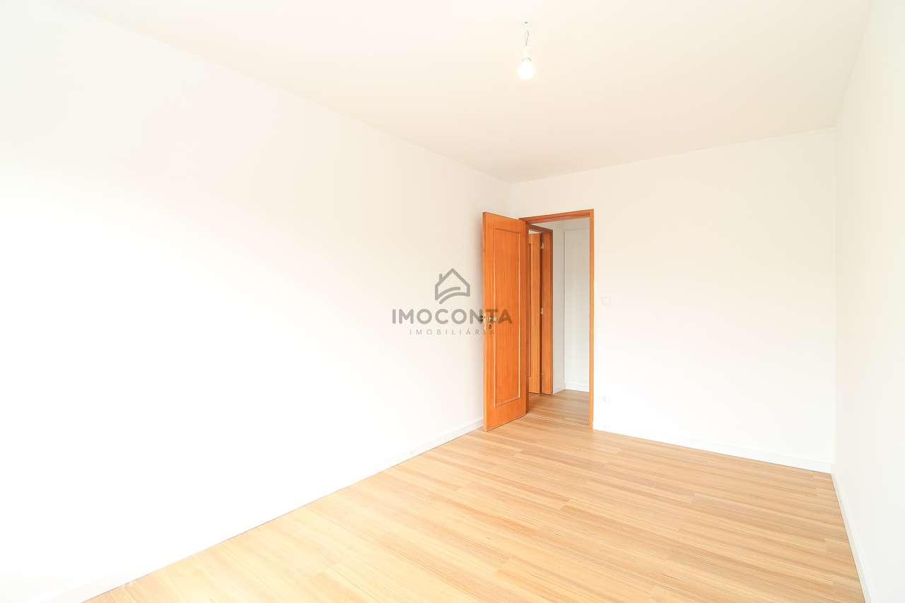 T2 Renovado c/ Garagem na Maia-8