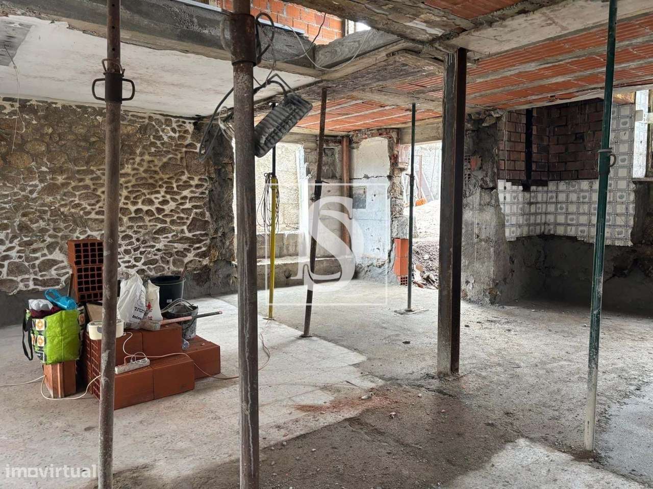 Moradias em Banda com Garagem Box – Viva com Conforto e Comodidade-14