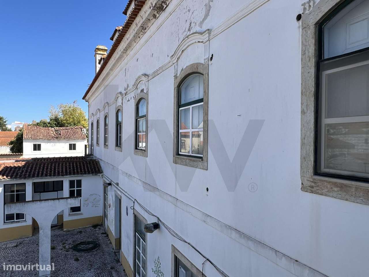 Edifício Emblemático no Coração de Almeirim-26