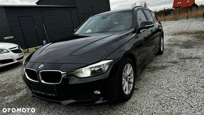 BMW Seria 3 318d DPF Touring - 11