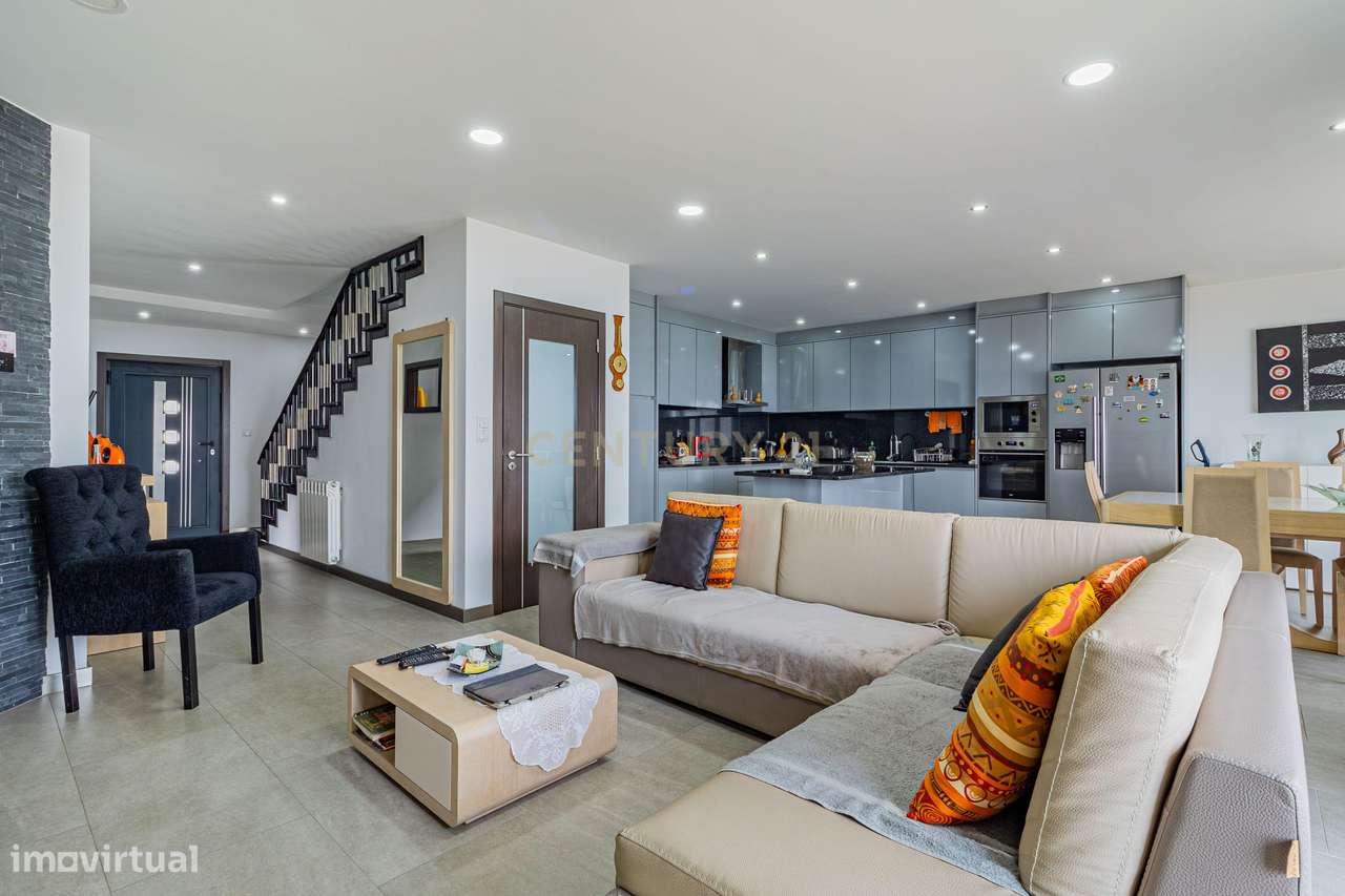 Moradia T5 em Bragança - Quase Nova e Pronta a Habitar - Grande imagem: 5/43