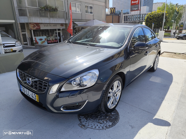 Volvo S60 D3 Momentum - 1