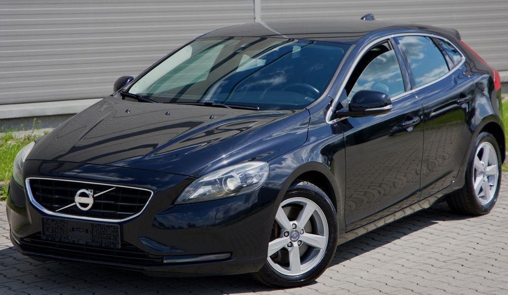 Volvo V40 II (2012-) D3 Momentum 2015