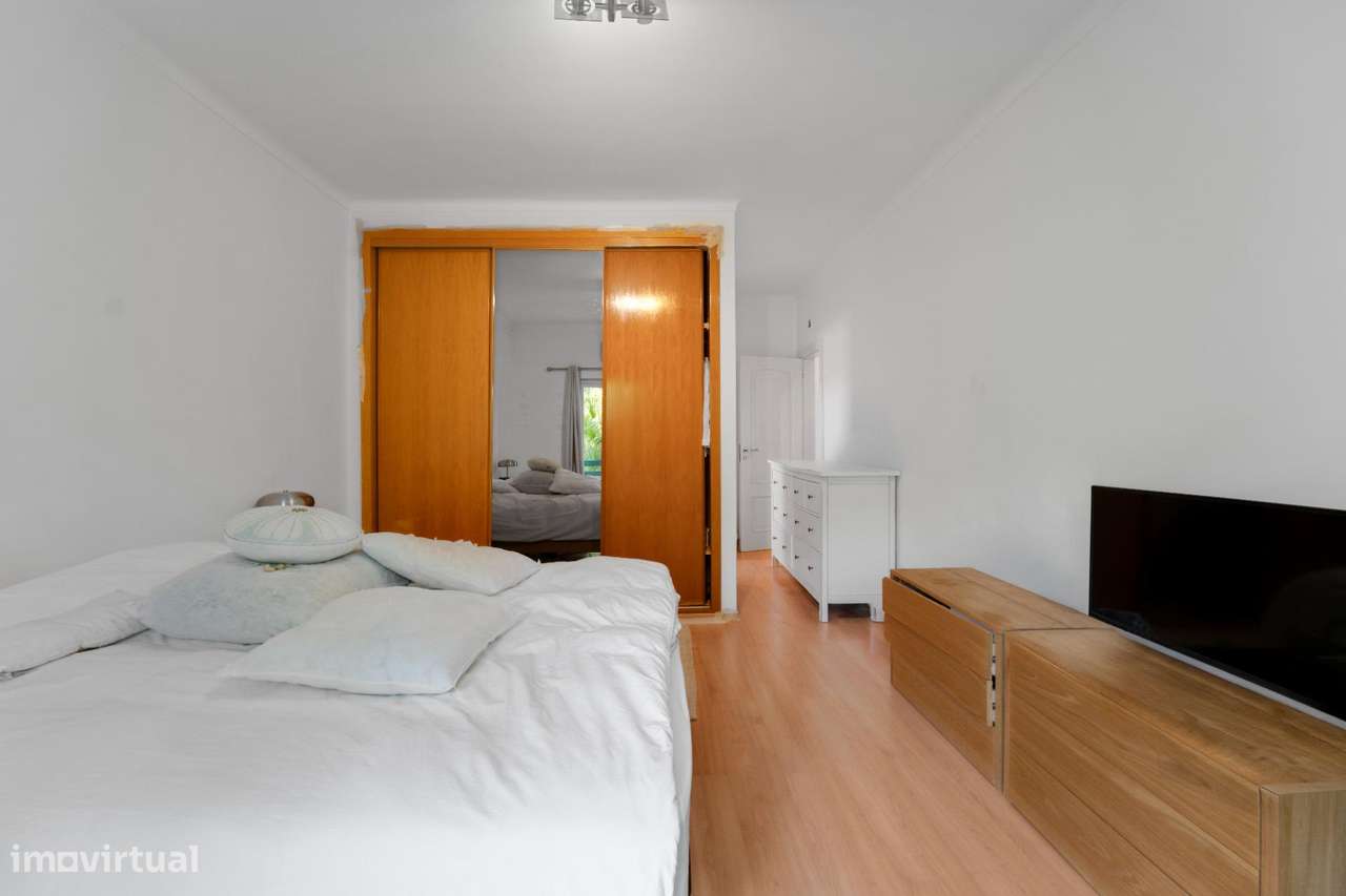 Moradia T4+1 com piscina e jardim, no Murganhal, Caxias-30