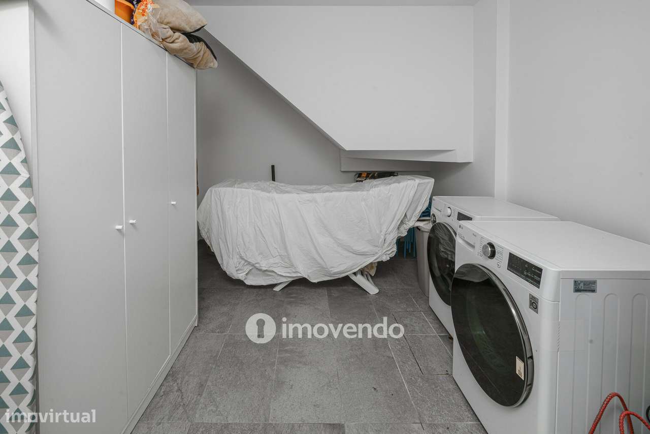 Moradia T3+1 moderna, com piscina e garagem, na Caparica-34