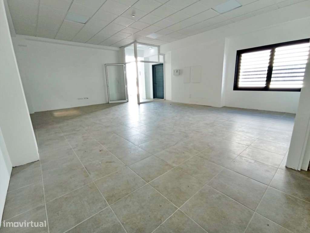 Armazém novo com 8 metros de pé direito - Grande imagem: 3/15