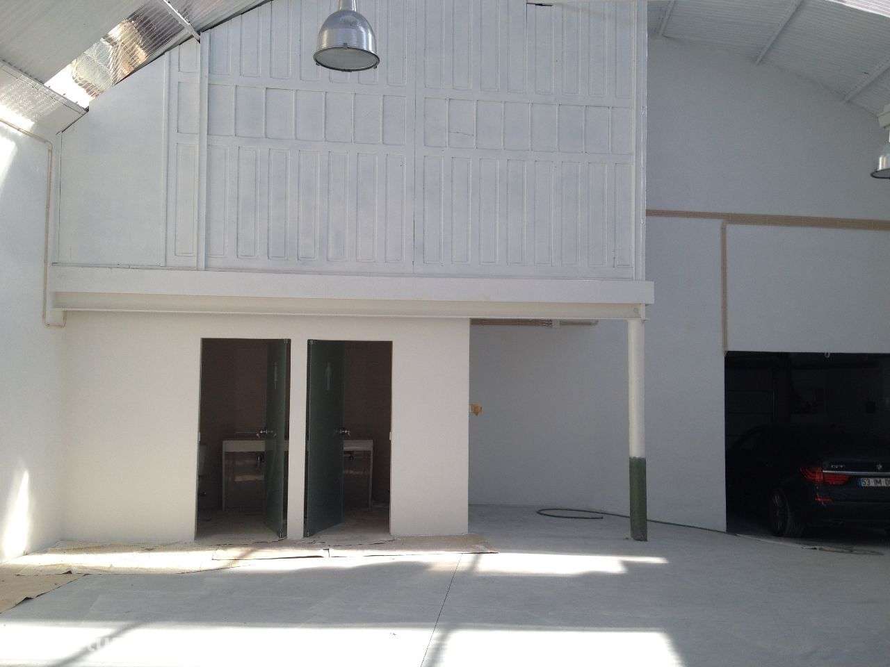 Armazém pronto a usar com parqueamento e acesso fácil - Grande imagem: 3/7