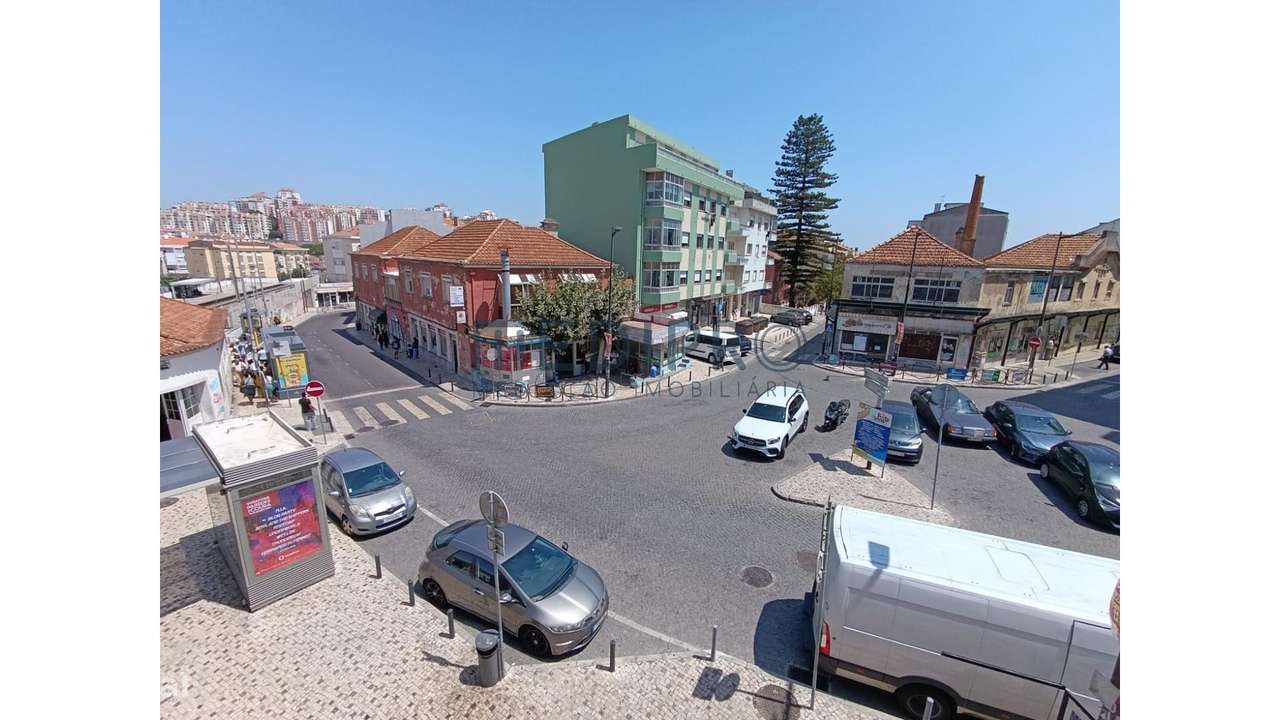 Loja 30 m2 Centro de Mem Martins-11