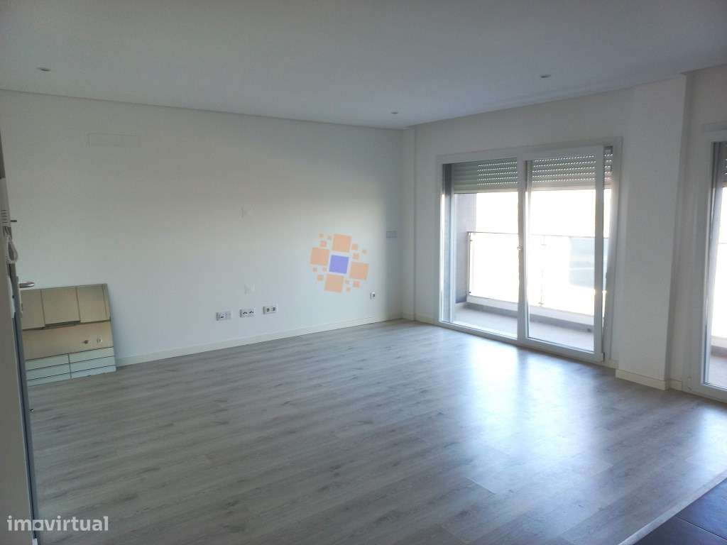 Apartamento T2 a estrear em Santa Marta do Pinhal com Terraço - Grande imagem: 5/12