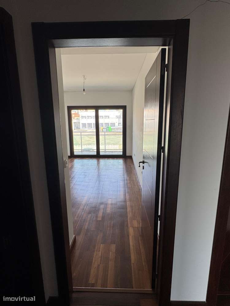 T4 com varanda, garagem e acessibilidade, 195m²-15