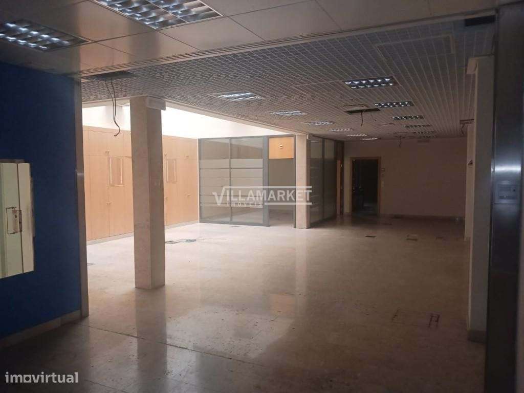Loja comercial da banca com 420 m², situada numa zona central e consol - Grande imagem: 4/12