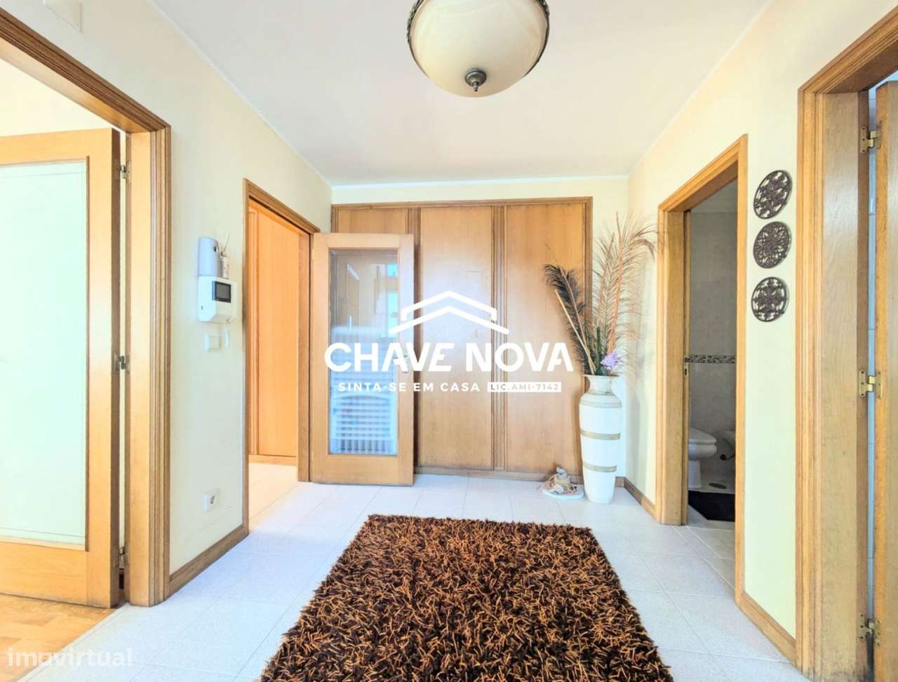 Moradia V4 geminada em condomínio fechado para venda em Pedroso - Grande imagem: 4/25